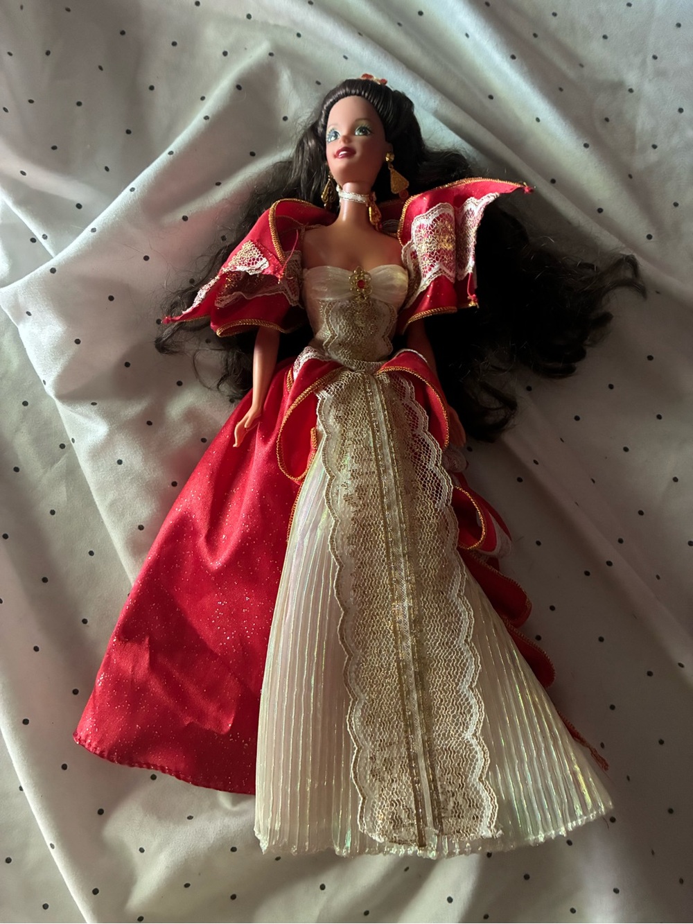 1997 Happy Holidays Barbie Doll (Brunette) Released by Mattel